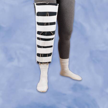 DeRoyal Knee Immobilizer DeRoyal Universal Hook and Loop Closure 24 Inch Length Left or Right Knee