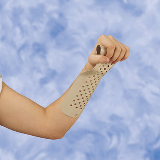 DeRoyal Wrist Splint DeRoyal Colles Aluminum Right Hand Tan Medium