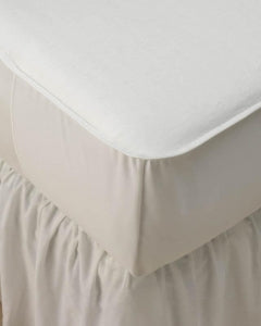 Medline Blended Hooded Mattress Covers - Mattress Pad with Hood at One End, Bleached, 50% Cotton/50% Polyester Blend, 36" x 80", 24/Case - MDT219339WH